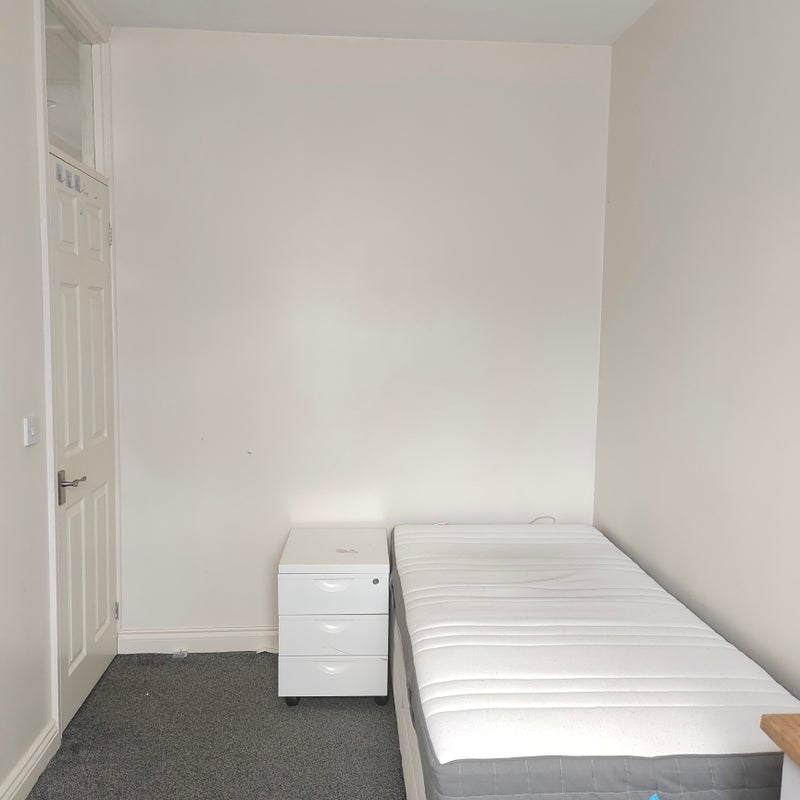 Room Ingleside Road in Bristol