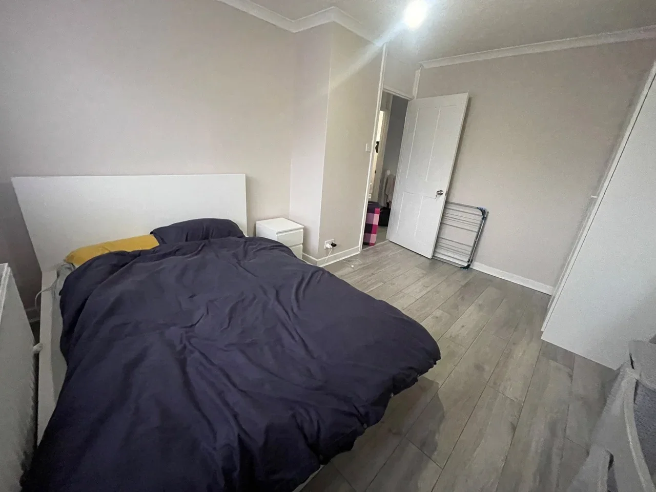 Room Rayners Gardens in Greater London