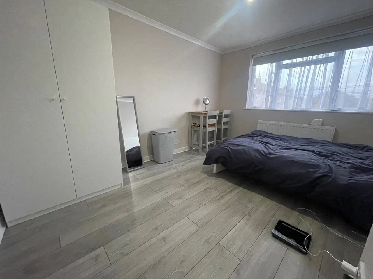 Room Rayners Gardens in Greater London
