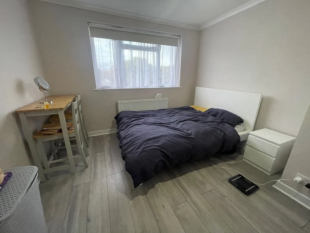 Room Rayners Gardens in Greater London