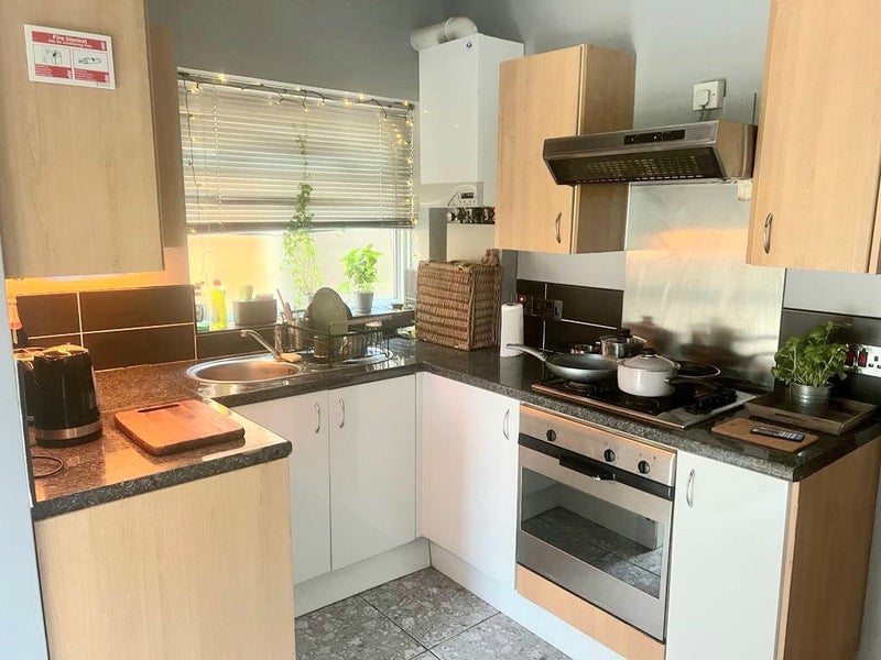Room Werndee Road in Greater London