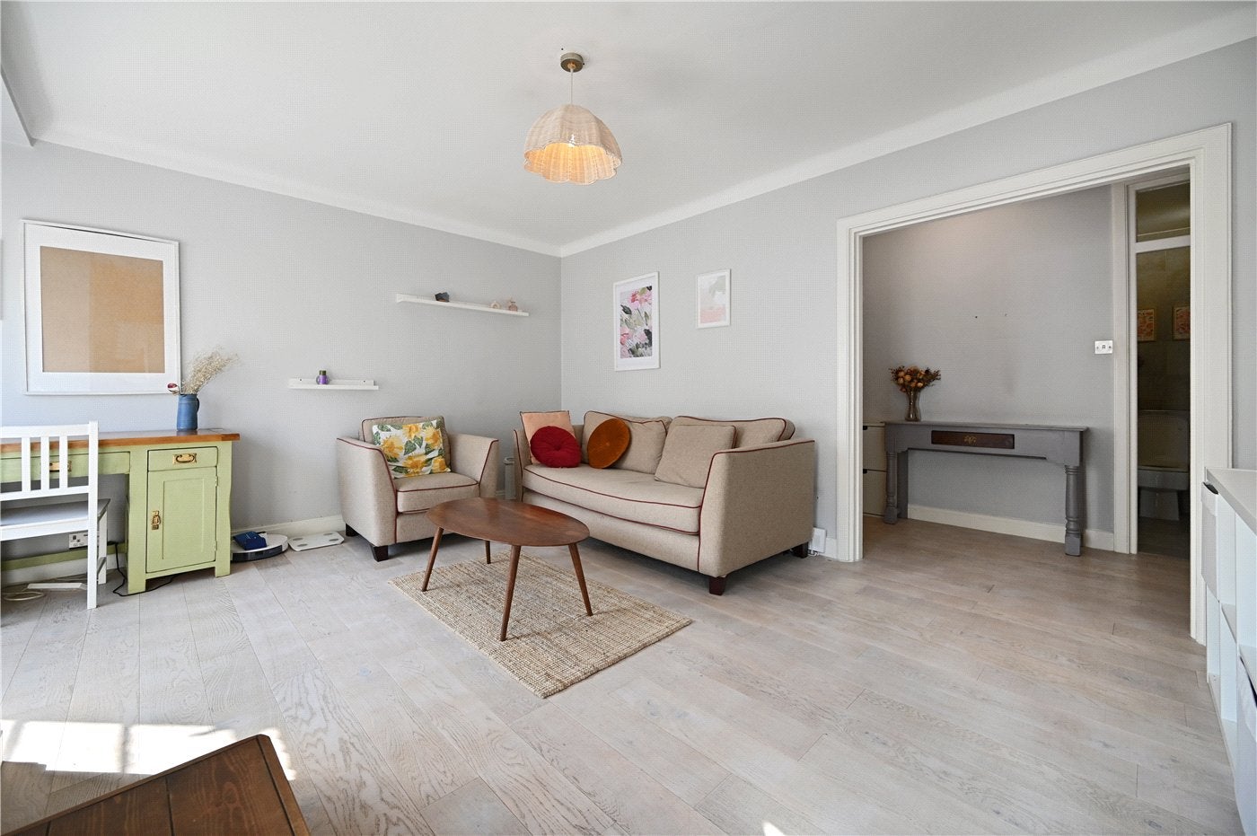 Flat Hatherley Grove in City of Westminster