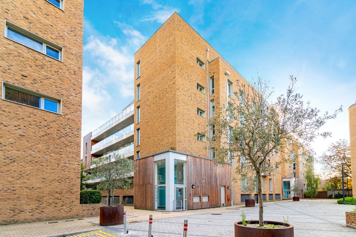 Flat Kidwells Close in Maidenhead