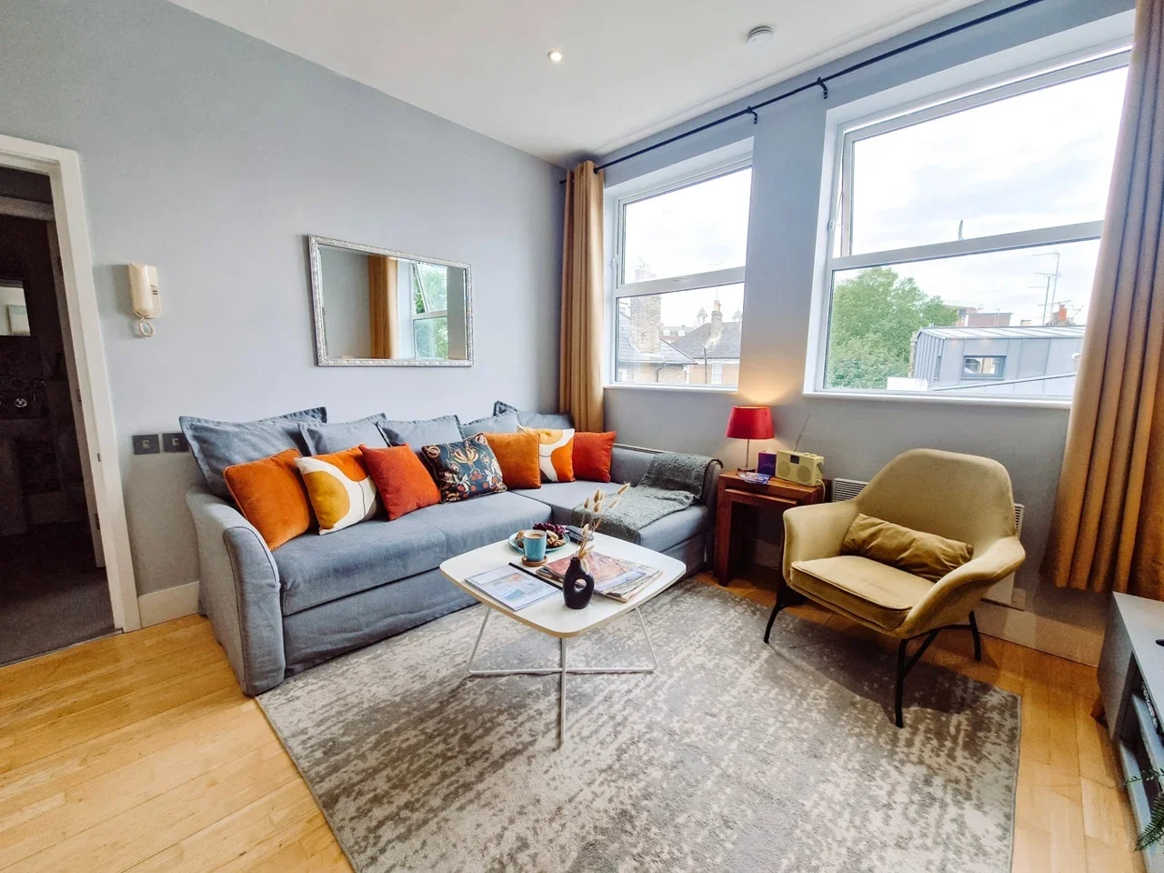 Flat Sinclair Road in Greater London