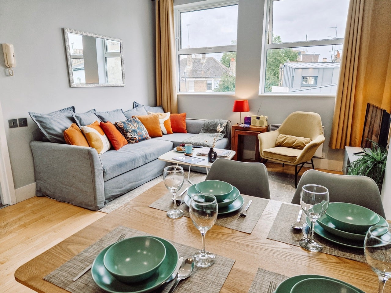 Flat Sinclair Road in Greater London