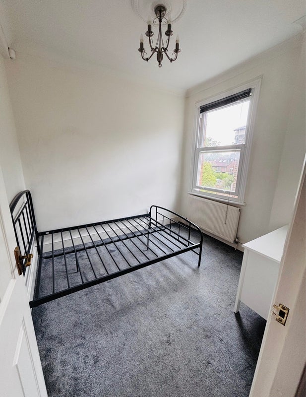 Room Piermont Road in Greater London