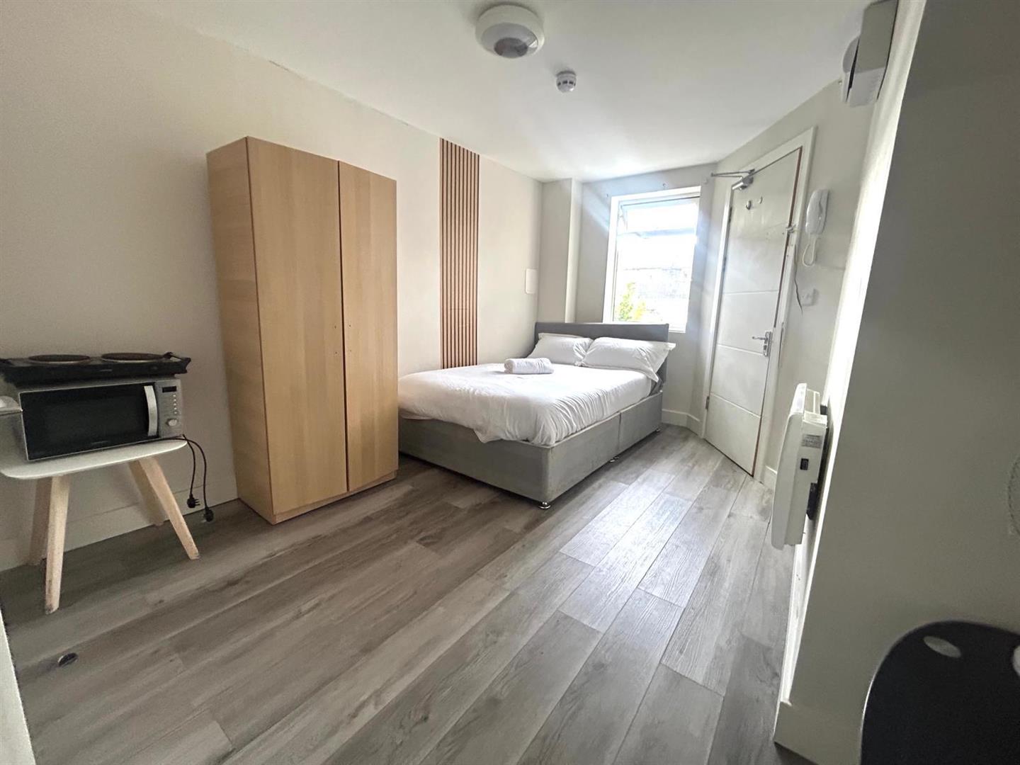 Flat Ashwood Road in Hertsmere