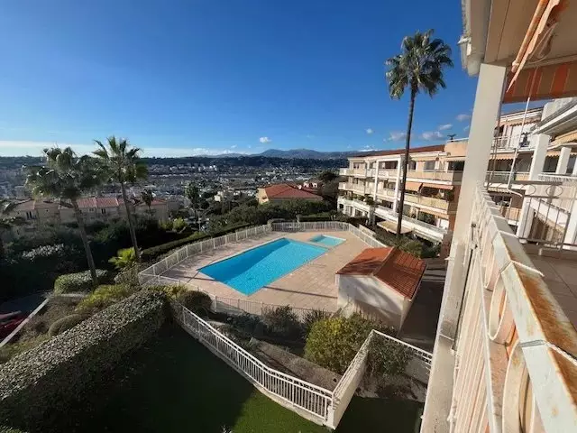 Flat Avenue Antoine Martin in Nice