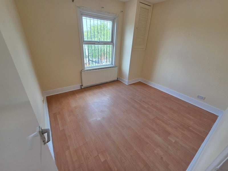 Flat Lower Clapton Road in Greater London