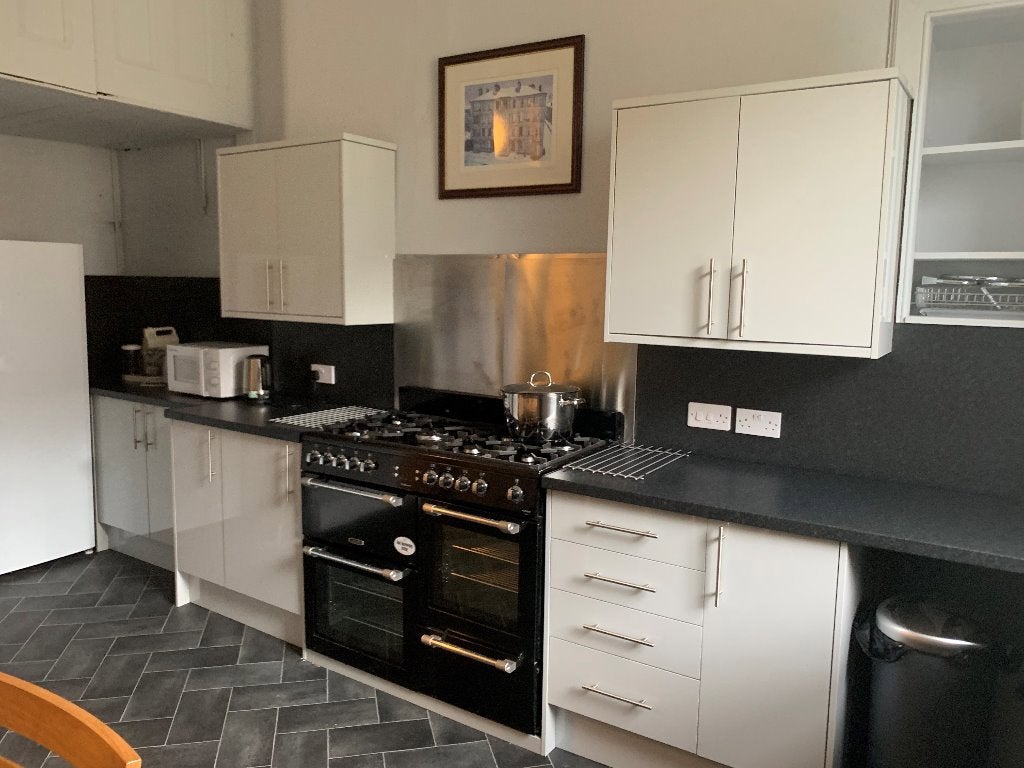 Flat Kelvinside Terrace South in Glasgow