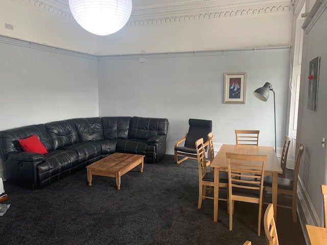 Flat Kelvinside Terrace South in Glasgow