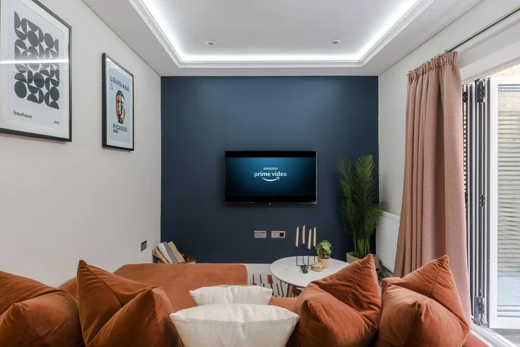 Flat Askew Road in Greater London