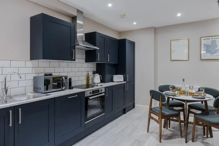 Flat Askew Road in Greater London