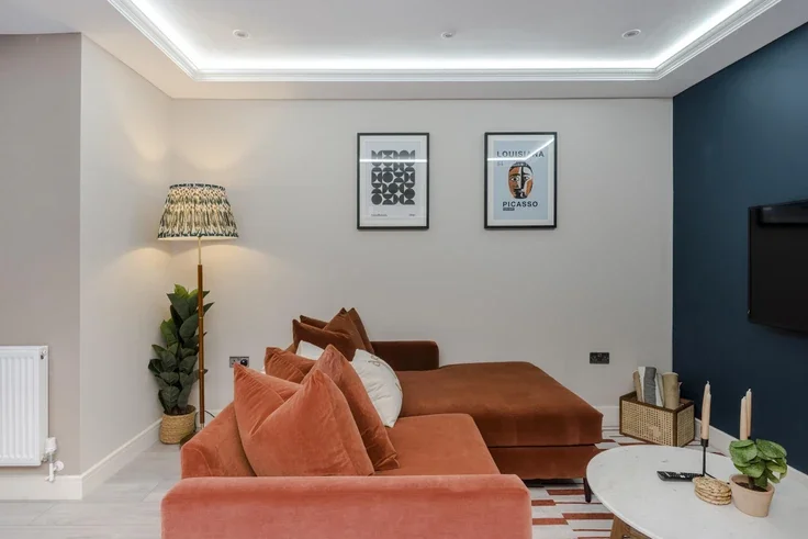 Flat Askew Road in Greater London