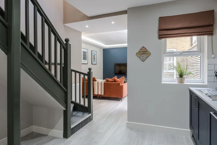 Flat Askew Road in Greater London