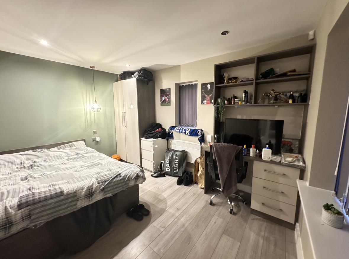Flat Hartwell Road in Leeds