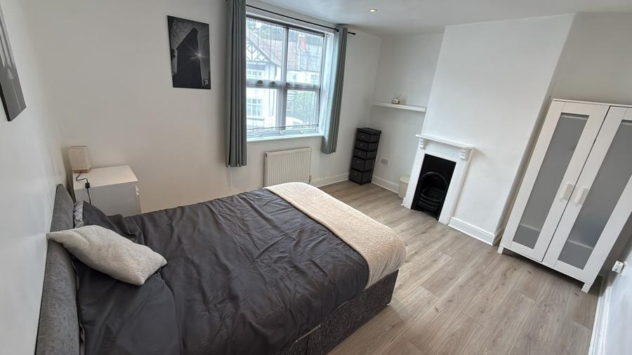 Room Hood Street in Northampton