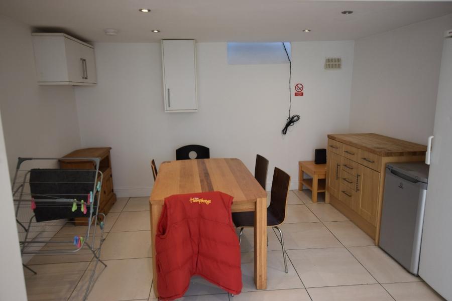 Room Hood Street in Northampton