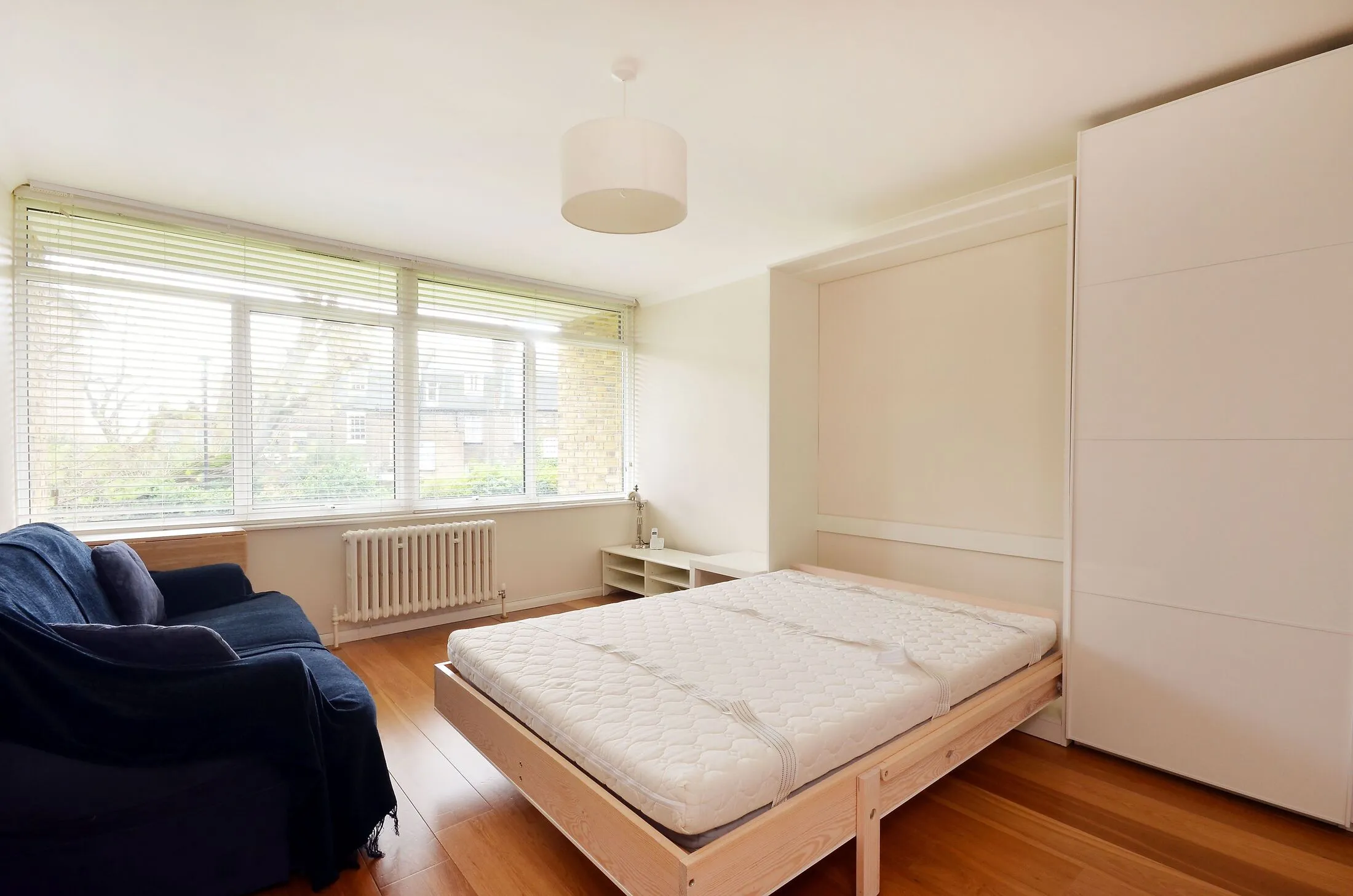 Flat Grosvenor Road in City of Westminster