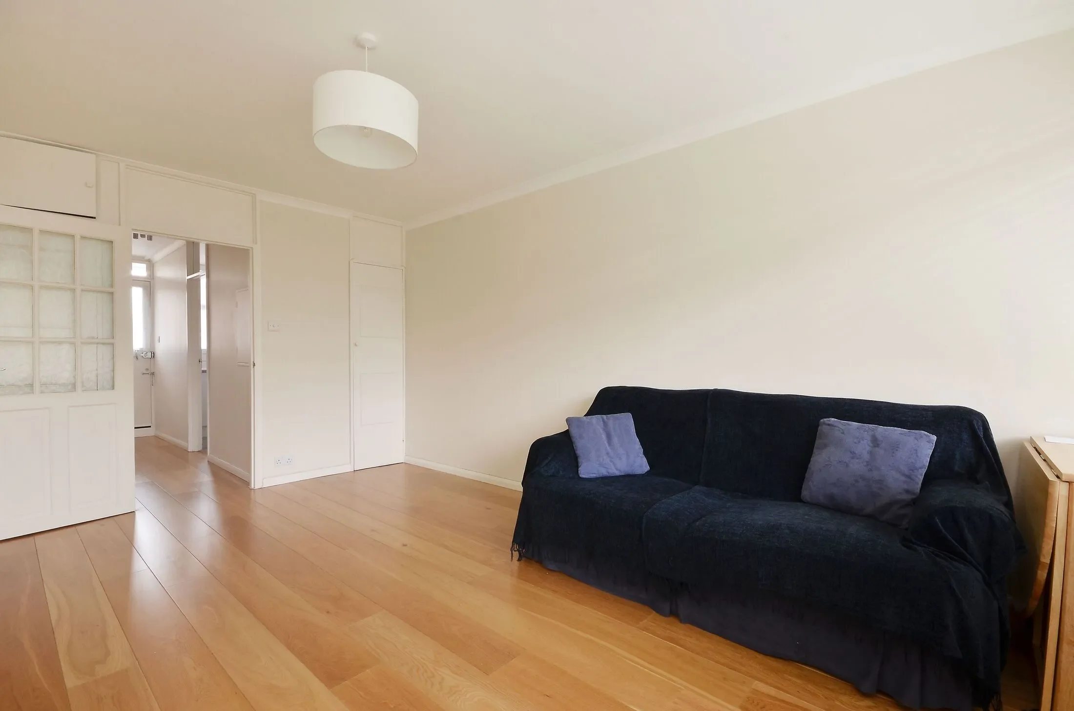 Flat Grosvenor Road in City of Westminster