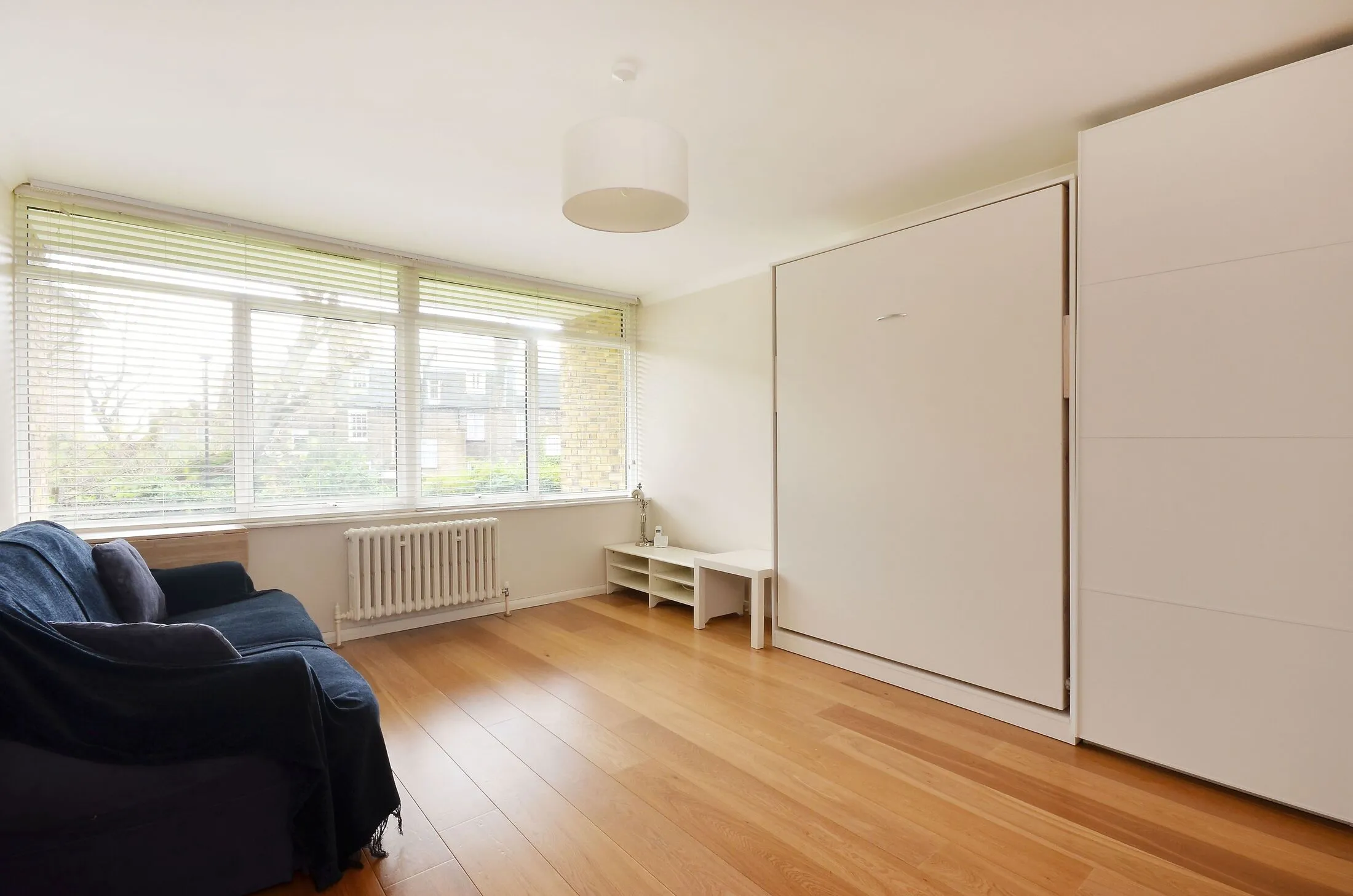 Flat Grosvenor Road in City of Westminster