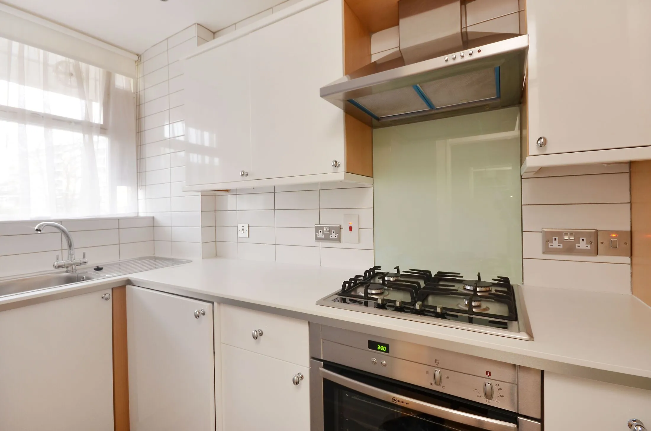 Flat Grosvenor Road in City of Westminster