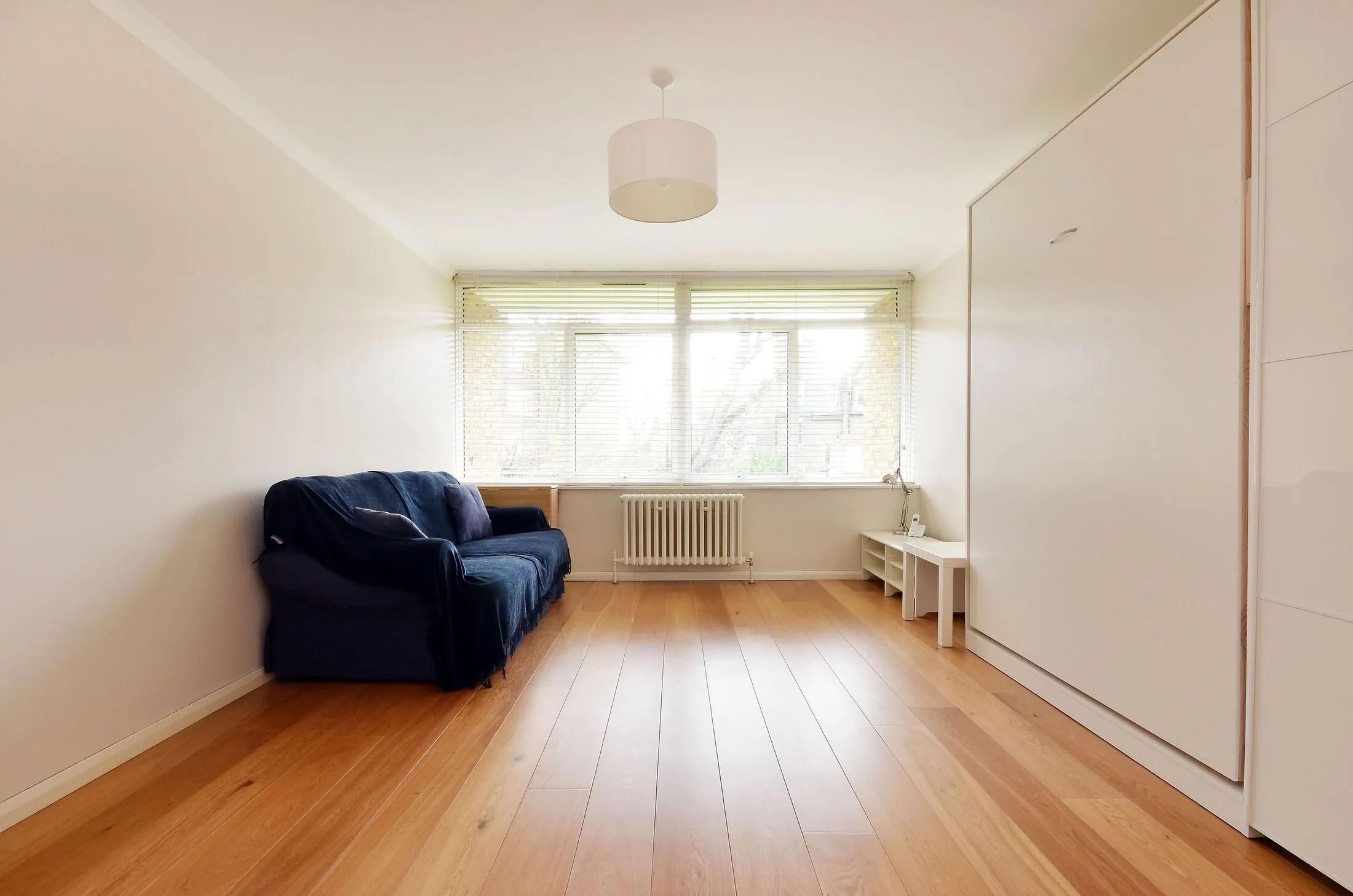 Flat Grosvenor Road in City of Westminster