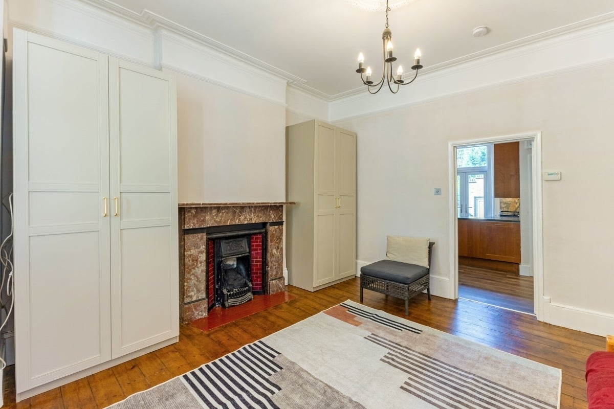 Flat Milman Road in Greater London