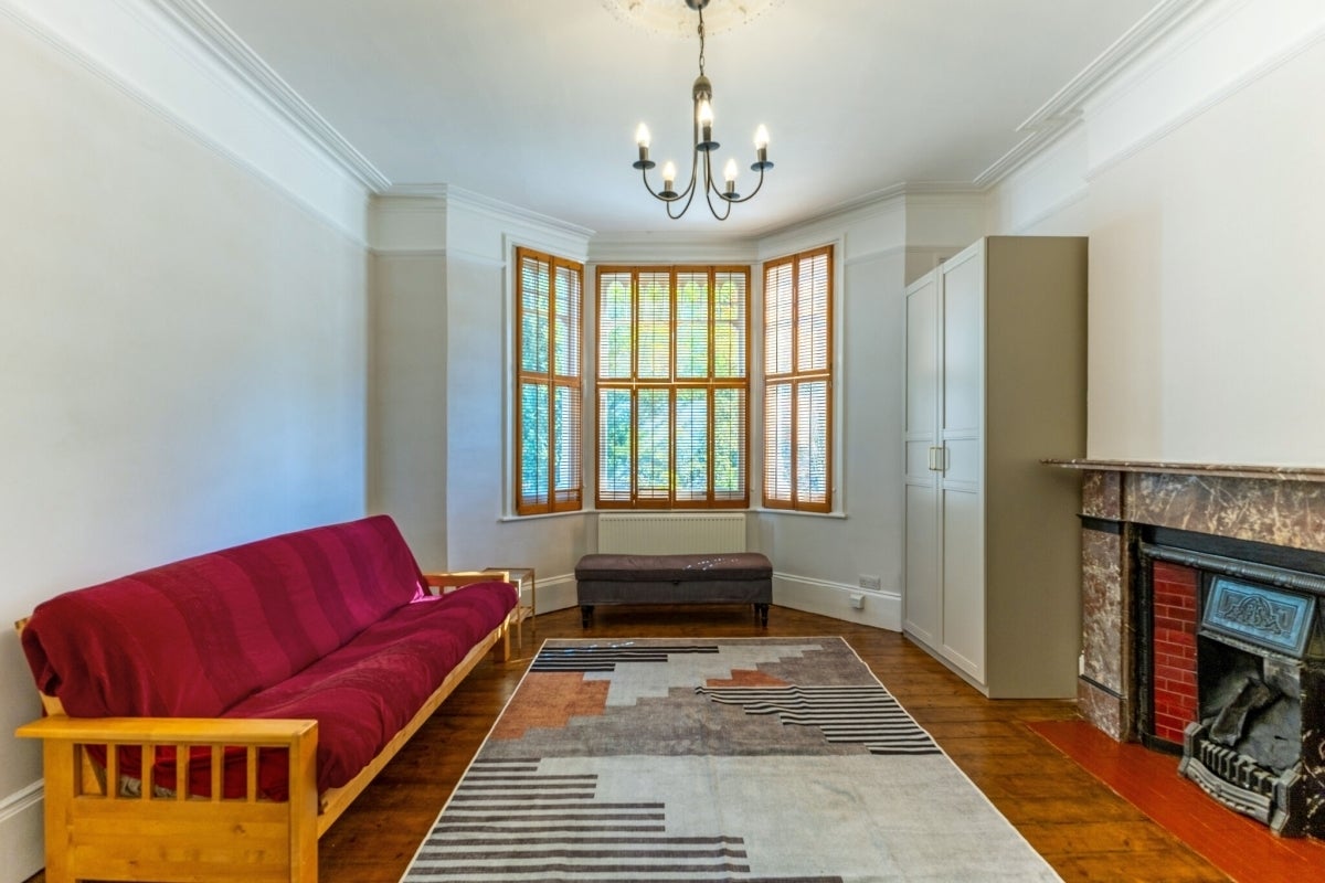Flat Milman Road in Greater London