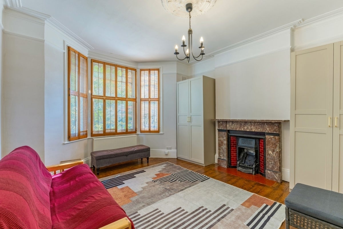Flat Milman Road in Greater London