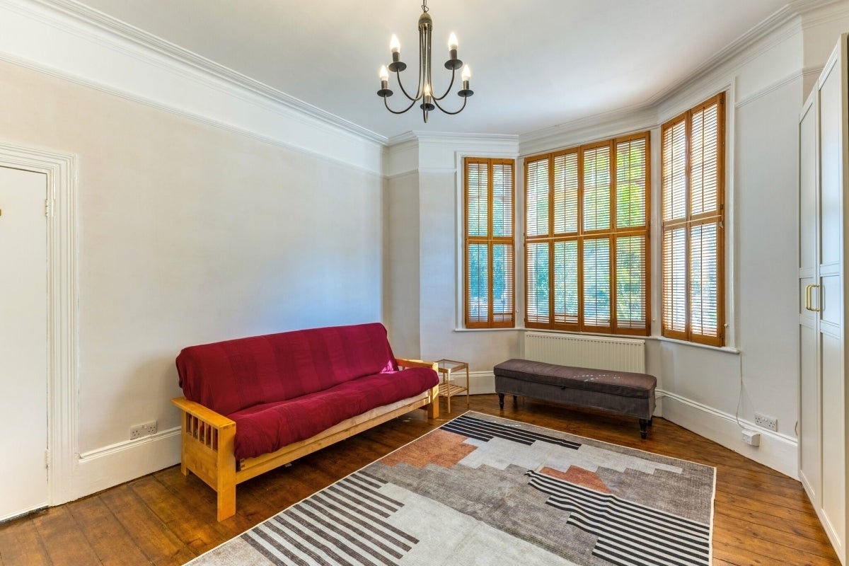 Flat Milman Road in Greater London