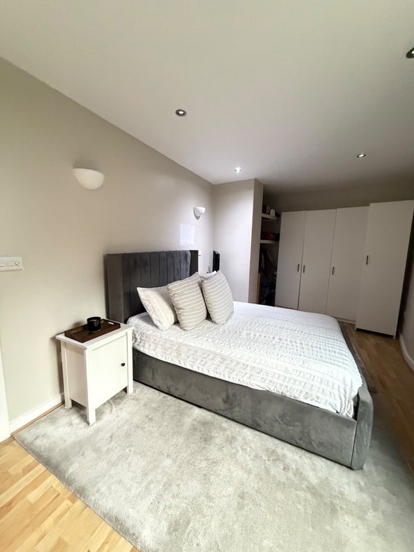 Room Rushey Green in Greater London