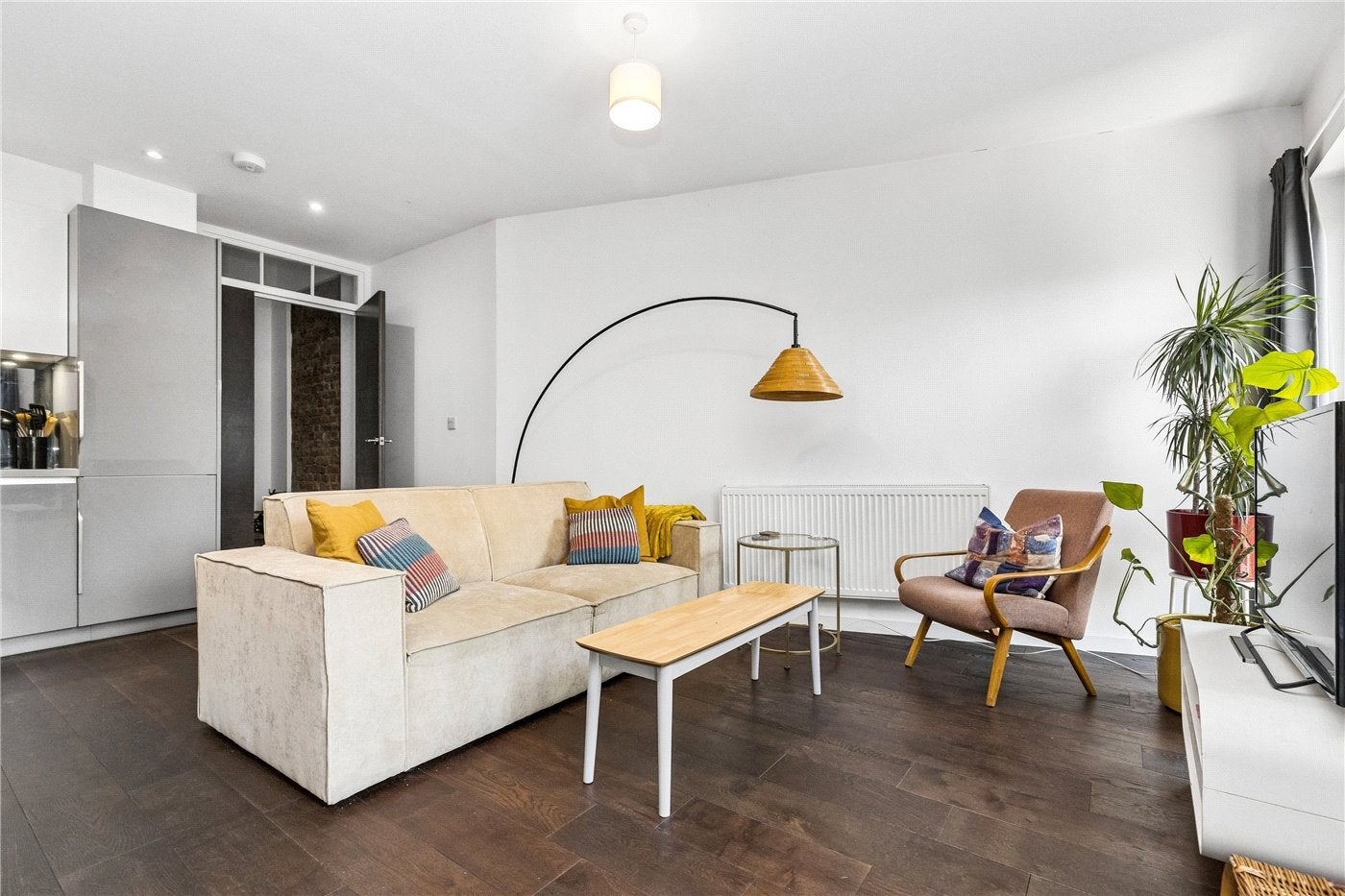 Flat Gloucester Drive in Greater London