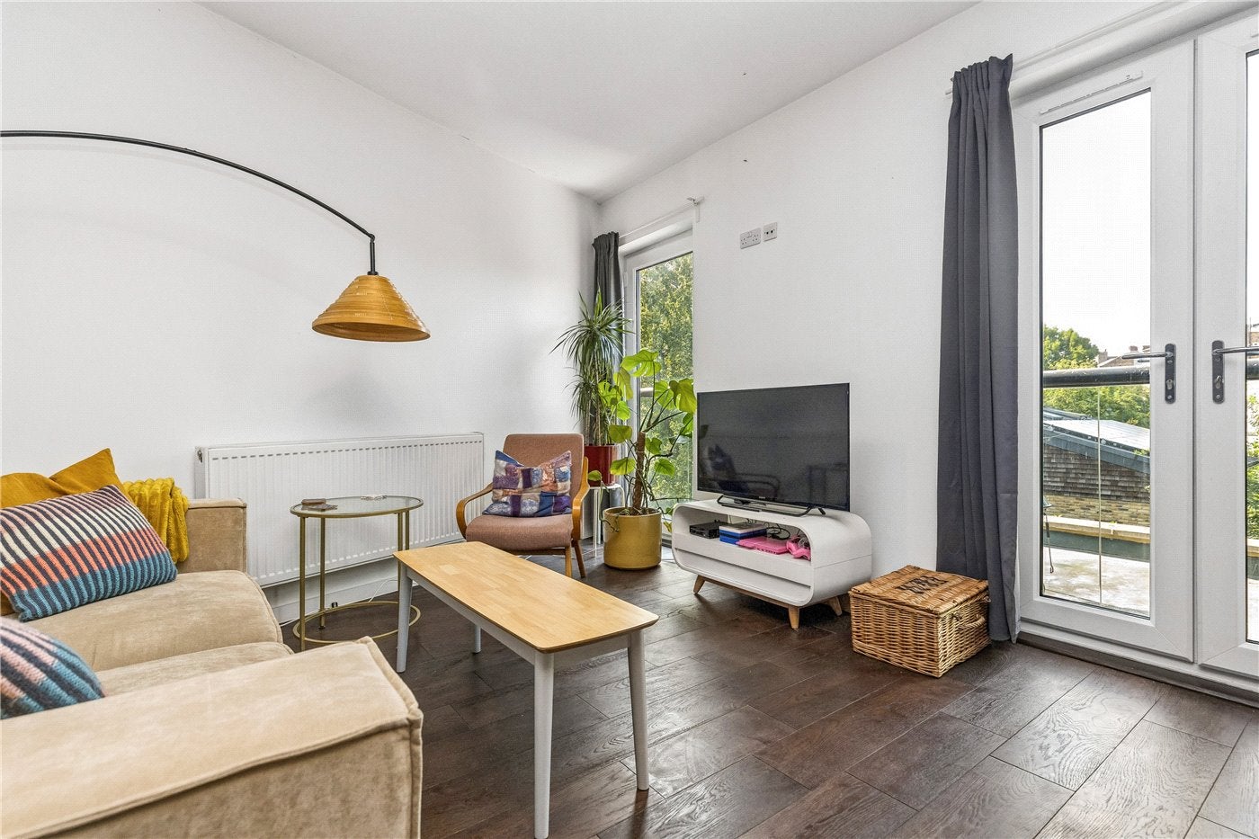 Flat Gloucester Drive in Greater London