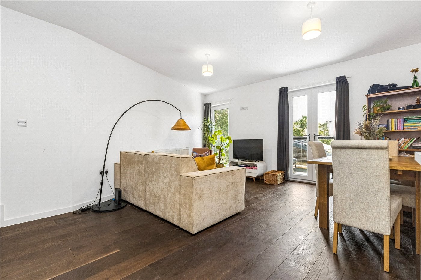 Flat Gloucester Drive in Greater London