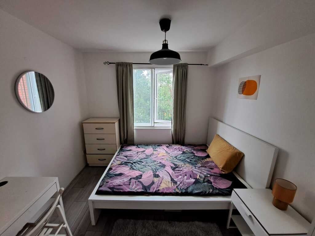 Room Bunning Way in Greater London