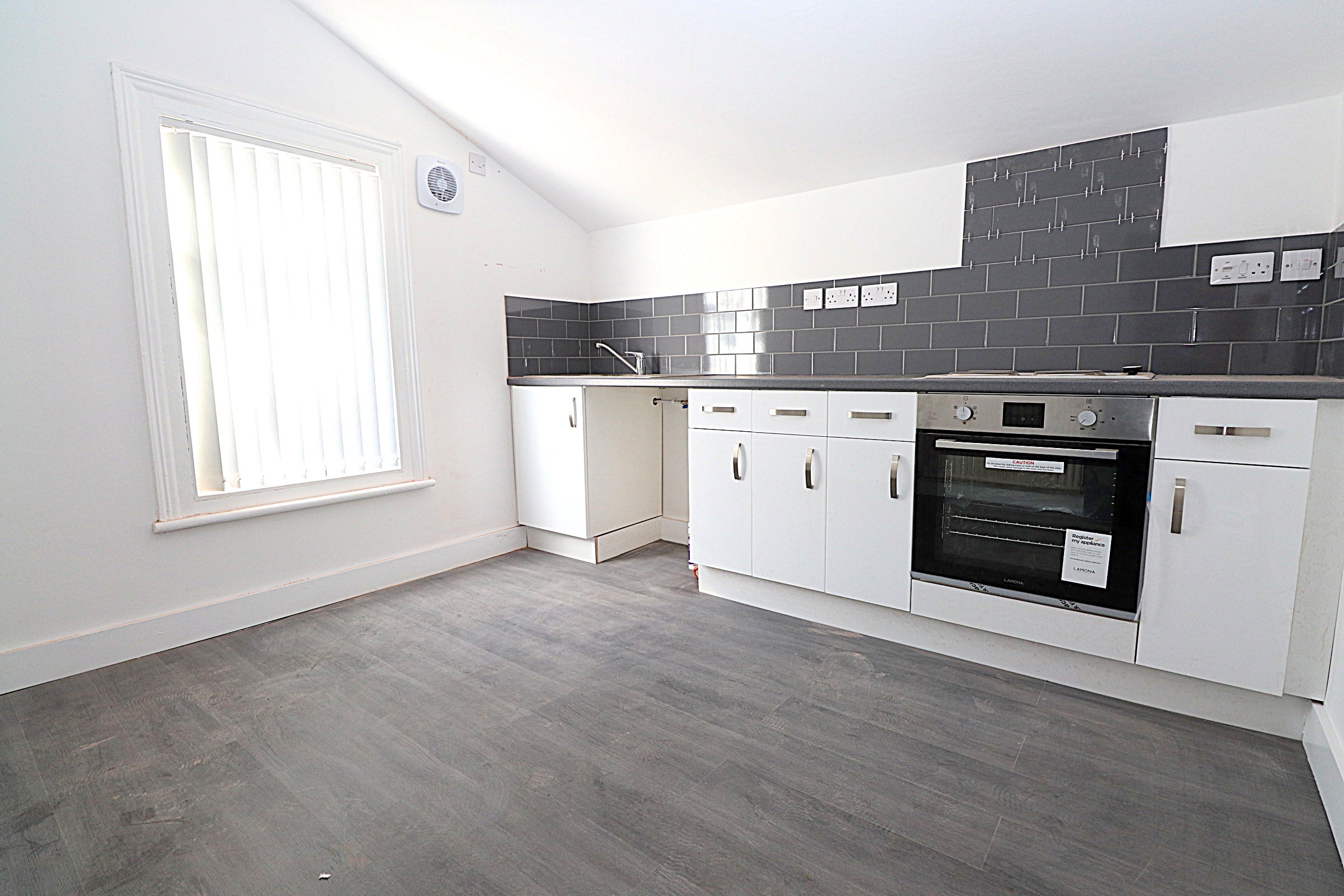 Room Ombersley Road in Bedford