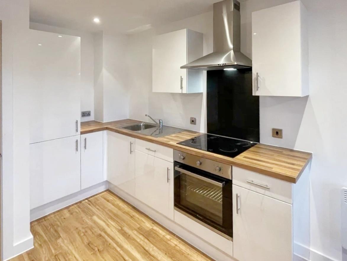 Flat Pomona Strand in Trafford