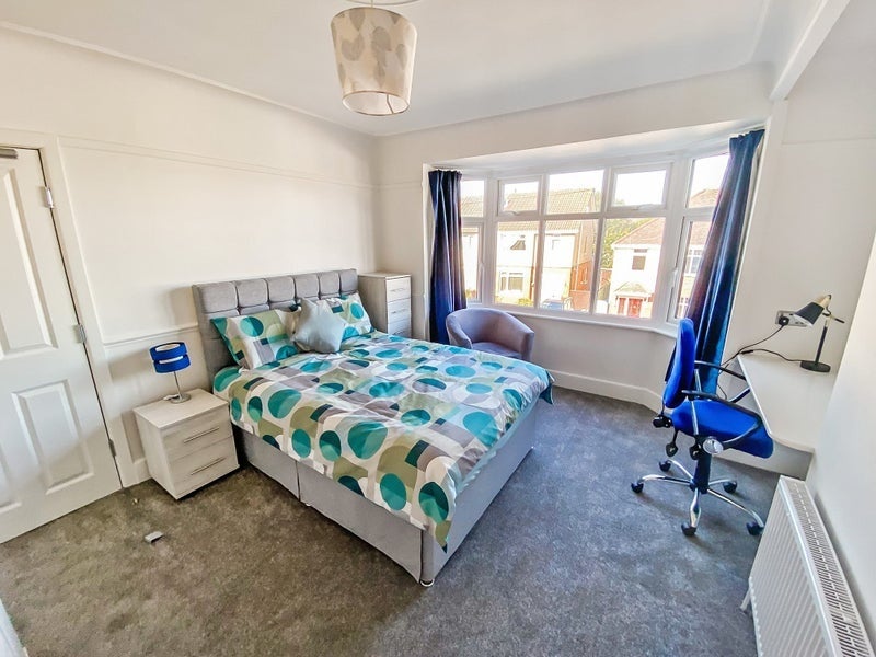 Room Ashley Road in Poole