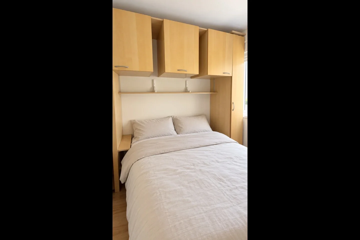 Flat Vicarage Farm Road in Greater London