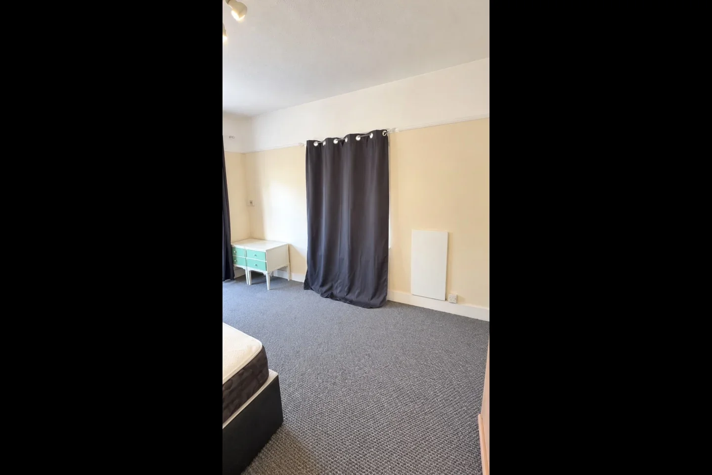 Flat Vicarage Farm Road in Greater London