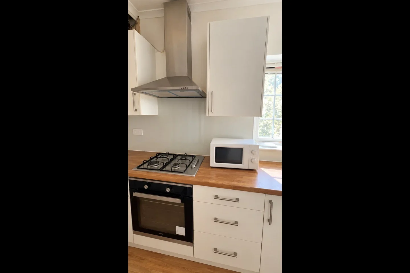 Flat Vicarage Farm Road in Greater London
