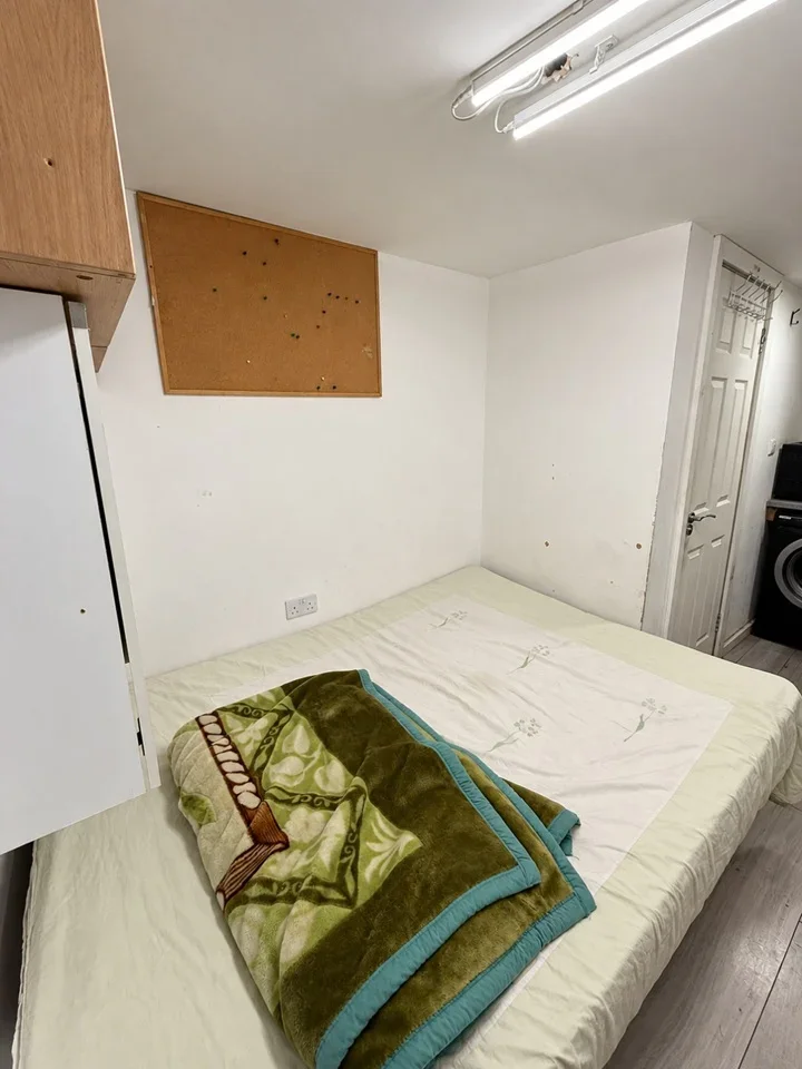 Flat Green Lane in Greater London