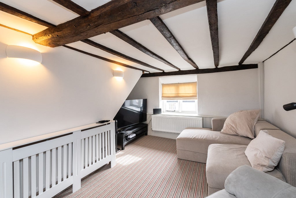 Flat Cape Place in Mole Valley