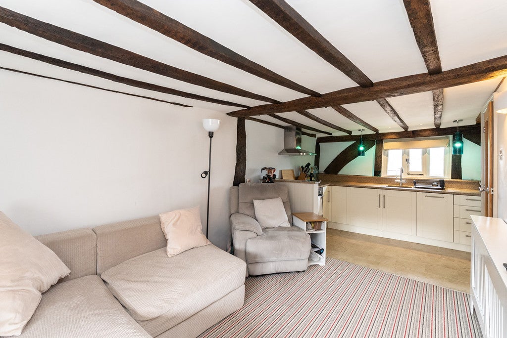Flat Cape Place in Mole Valley