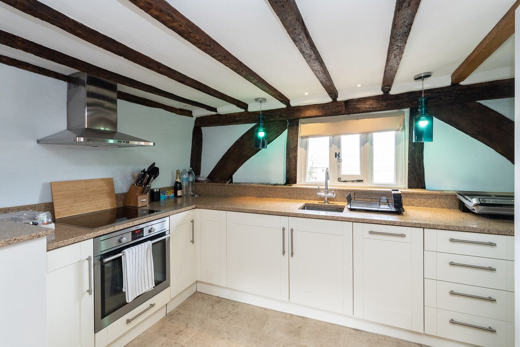 Flat Cape Place in Mole Valley