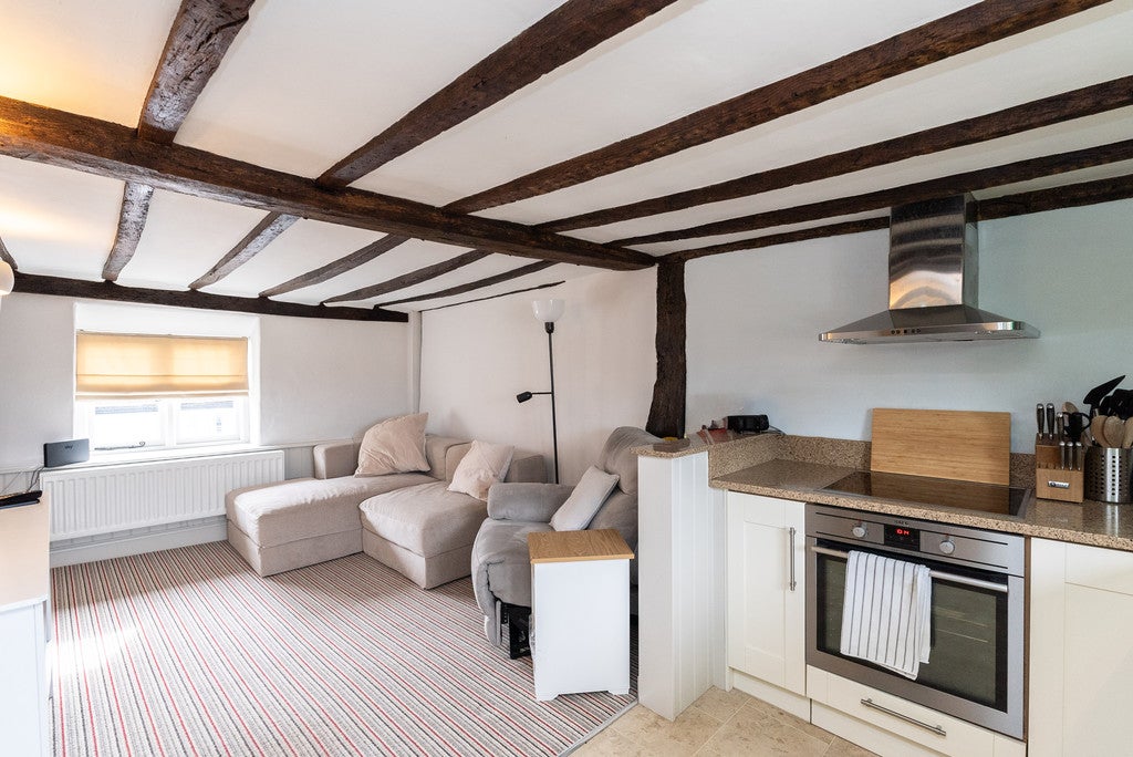 Flat Cape Place in Mole Valley