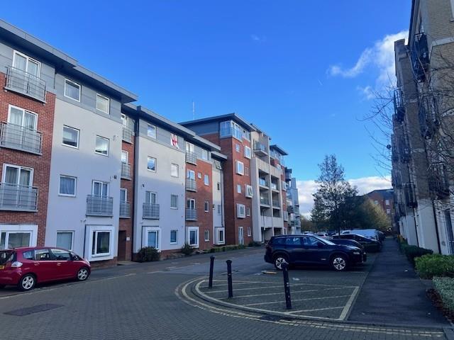 Flat Coxhill Way in Aylesbury