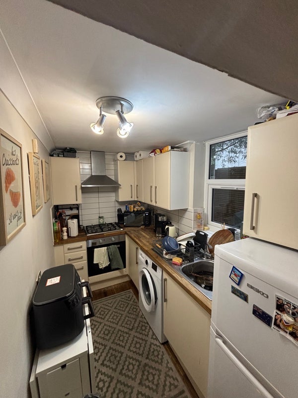 Room Allfarthing Lane in Greater London