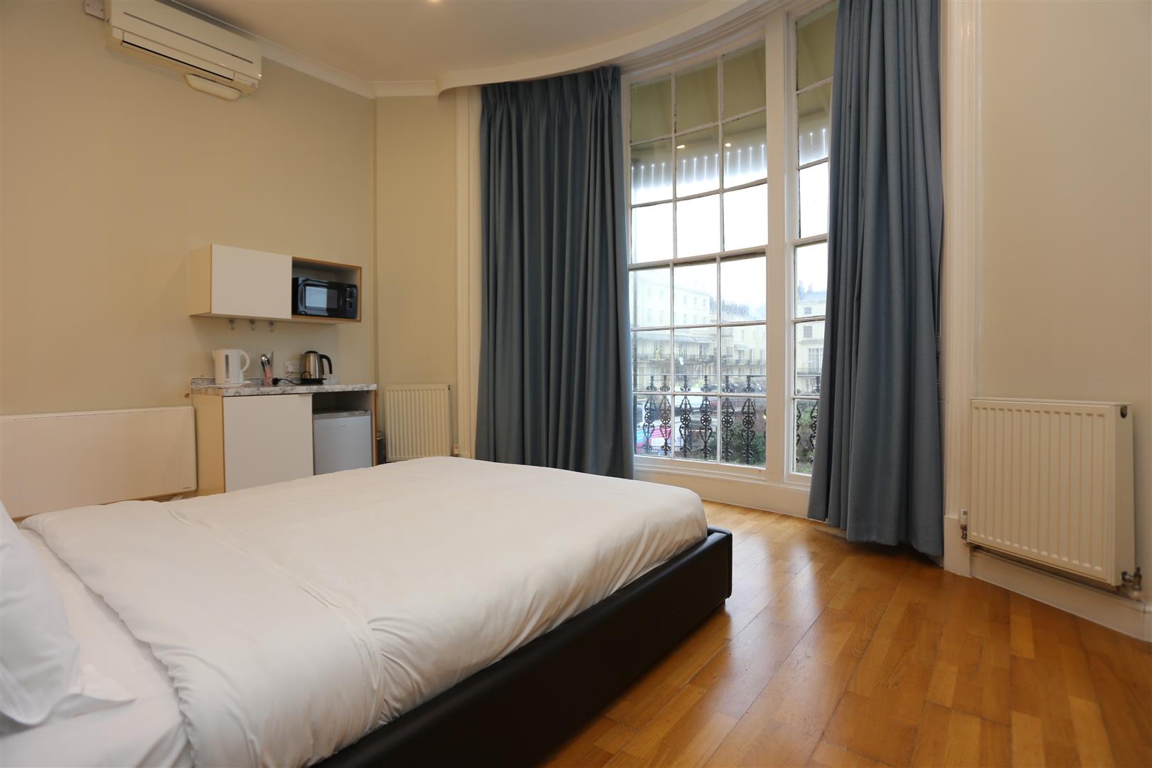 Room Regency Square in Brighton
